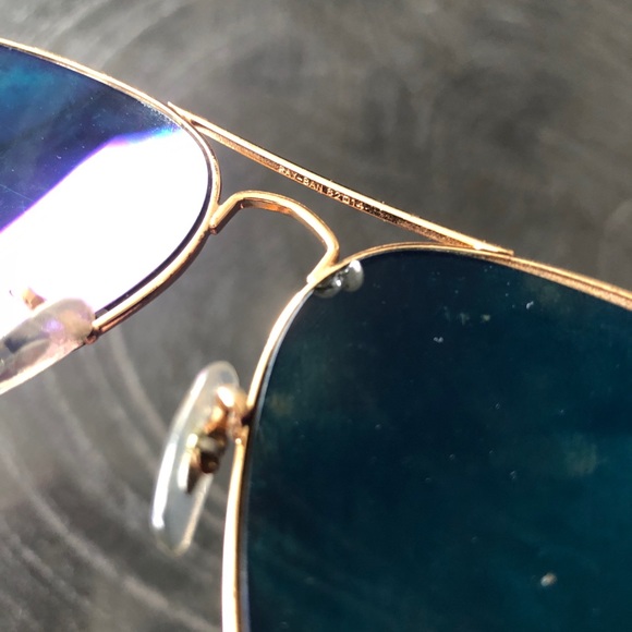 Men’s RayBan Aviators Polarized - Picture 2 of 3